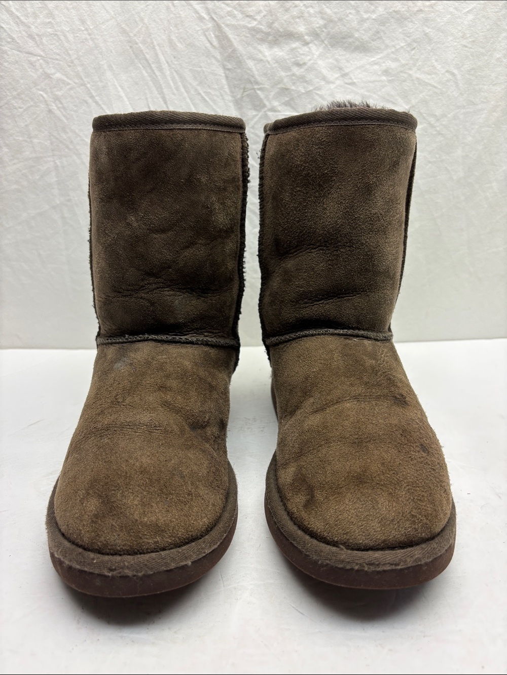 UGG Classic Short Boots, SZ 8, box 67
